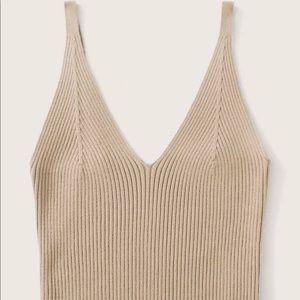 SHEIN Ribbed V-neck Crop Top